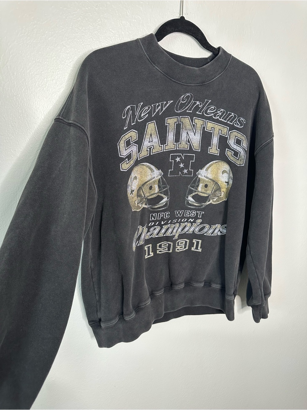 Abercrombie & Fitch Washed Black New Orleans Saints Graphic Crewneck Sweatshirt